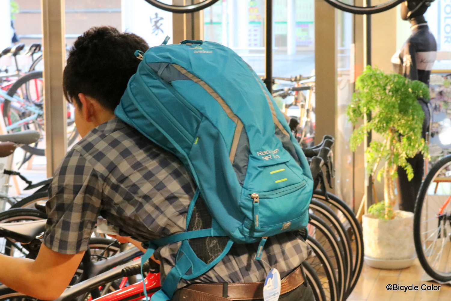 deuter(ドイター)のサイクリング用バックパックが入荷！背中の蒸れを 