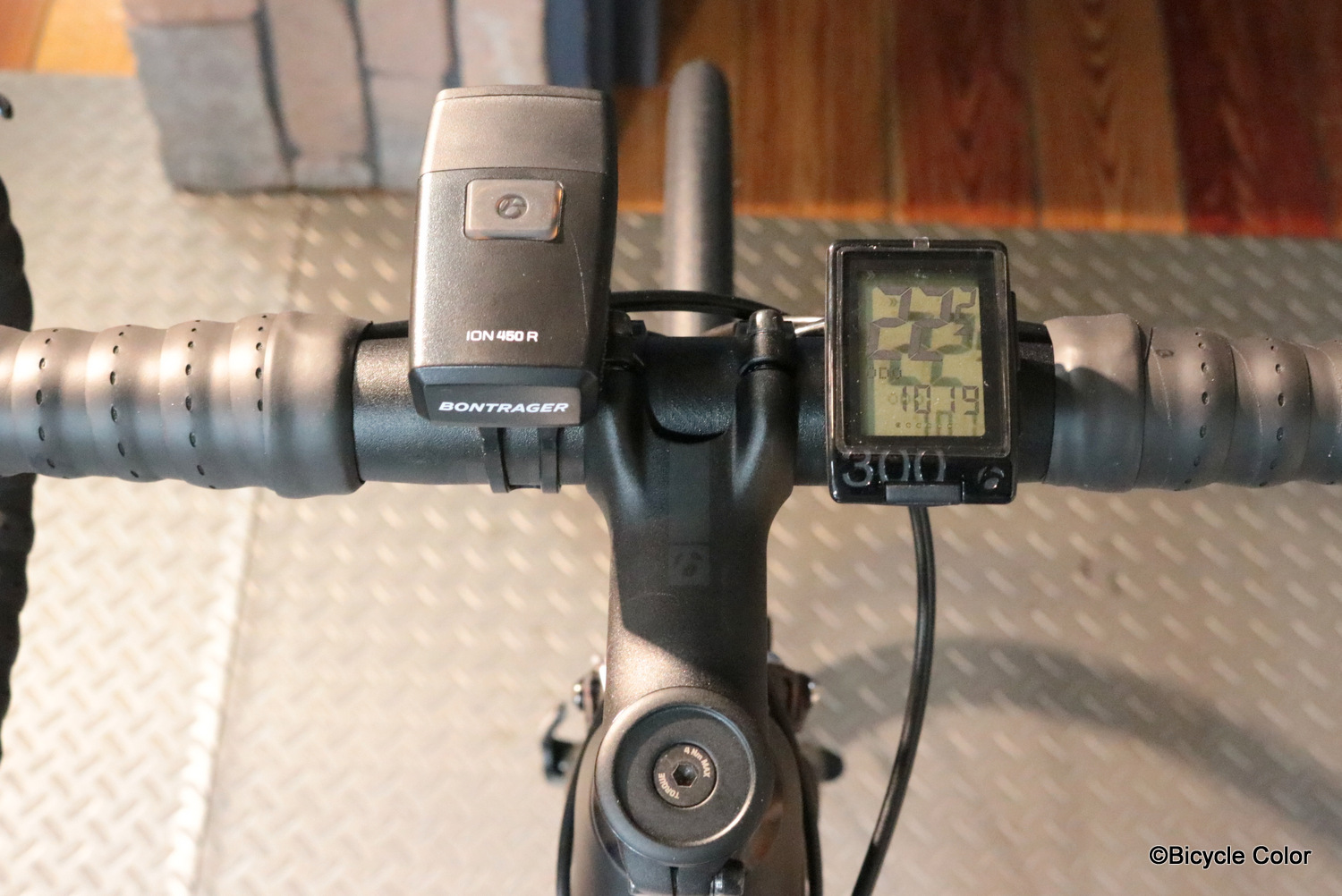 ハンドル周りのごちゃごちゃを解消しよう！Blendr(ブレンダー)システムを利用すれば美しく機能的なバイクに変化！ |  奈良市・天理市のロードバイク・クロスバイク専門店 | バイシクルカラー | トレック