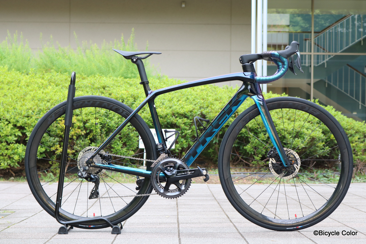 TREK(トレック)の究極の最軽量ヒルクライム決戦バイク、「Emonda SLR9 DISC PROJECT ONE(プロジェクトワン)」カラーオーダーモデルをご覧ください！  | 奈良・京都のロードバイク・クロスバイク専門店 | バイシクルカラー | トレック